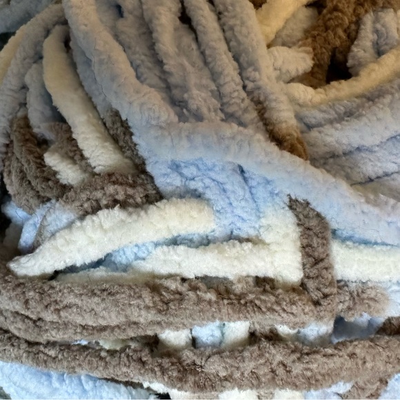 Bernat Baby Blanket Yarn in Littles Cosmos Colorway - Picture 2 of 4